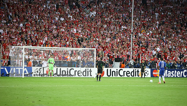 640px-Didier_Drogba_Manuel_Neuer_last_penalty_kick_Champions_League_Final_2012